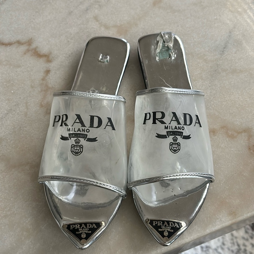 Prada 8 slides